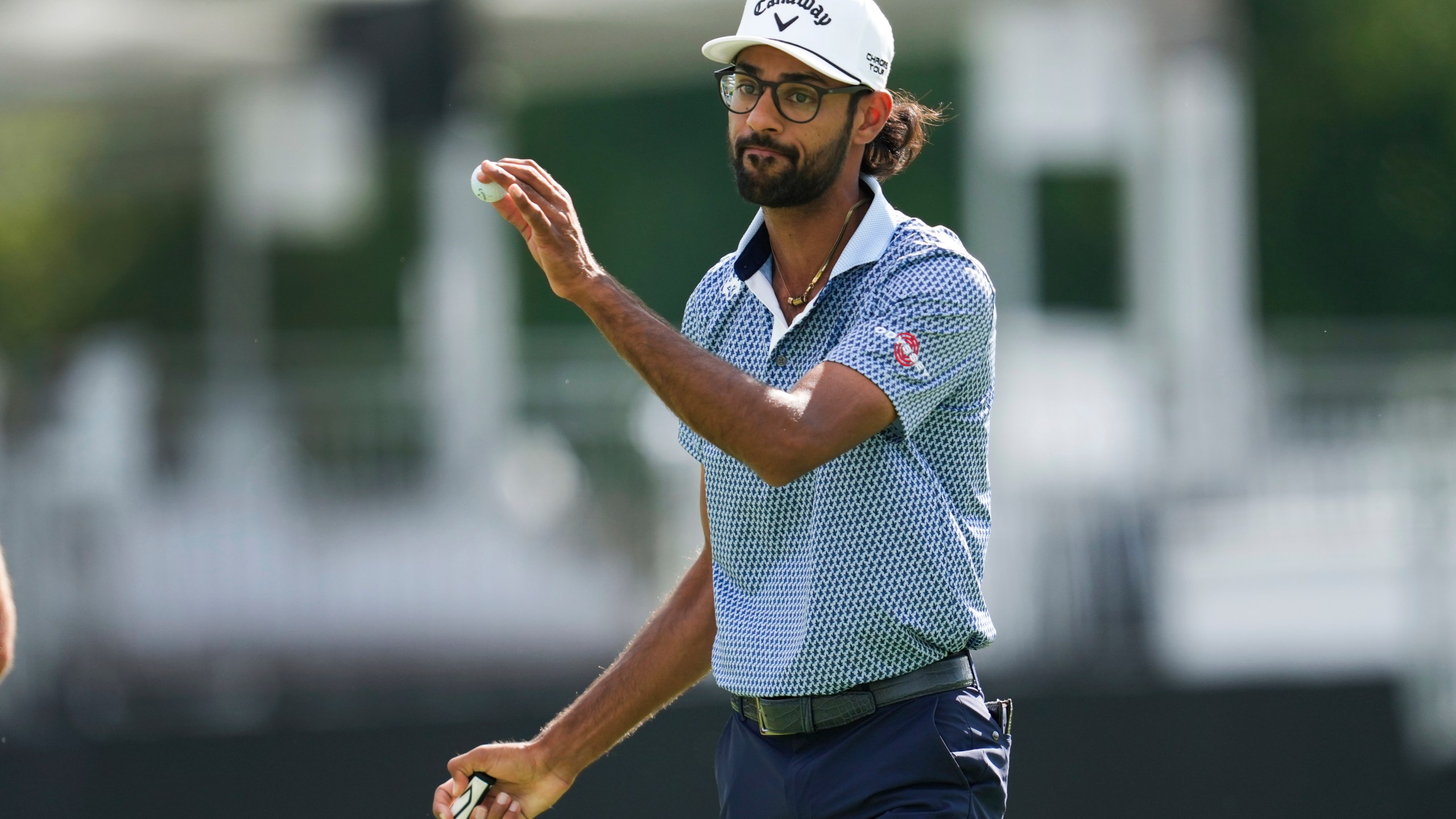 Akshay Bhatia waves after hitting his birdie putt on the 18th green during the first round of the Rocket Mortgage Classic golf tournament at Detroit Country Club, Thursday, June 27, 2024, in Detroit. (AP Photo/Paul Sancya)