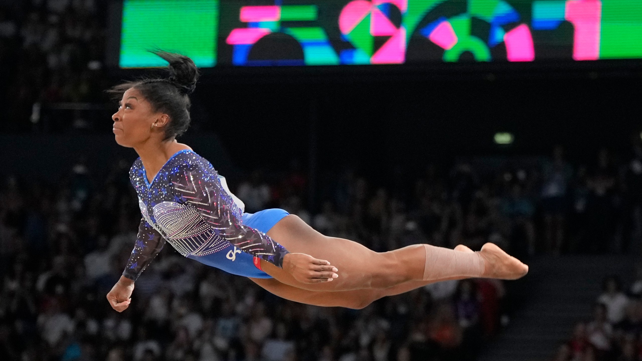 Simone Biles, of the United States, performs on the floor during the women's artistic gymnastics all-around finals in Bercy Arena at the 2024 Summer Olympics, Thursday, Aug. 1, 2024, in Paris, France. (AP Photo/Charlie Riedel)