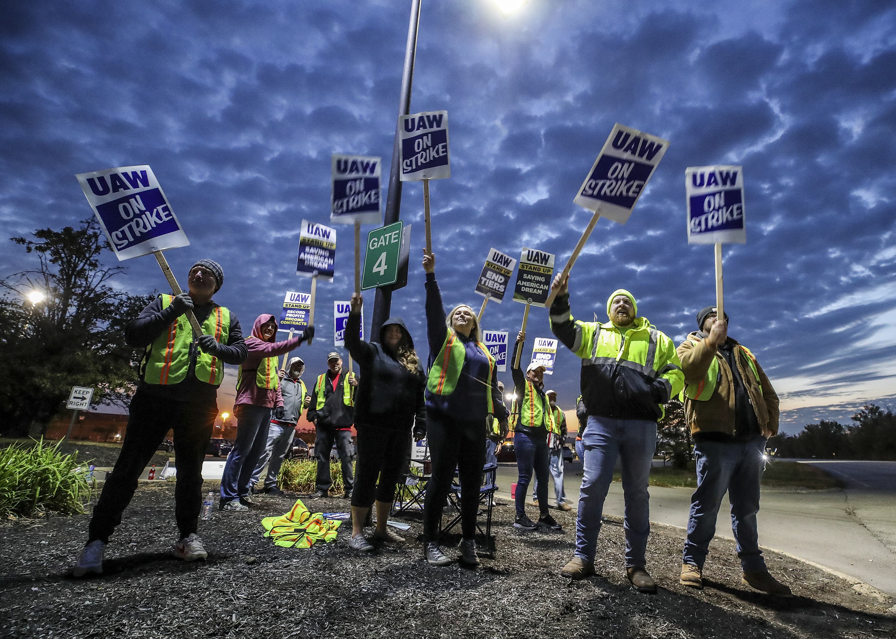 FILE - United Auto Workers members strike outside of Ford's Kentucky Truck Plant in Louisville, Ky. on Oct. 12, 2023. (Michael Clevenger/Courier Journal via AP, File)