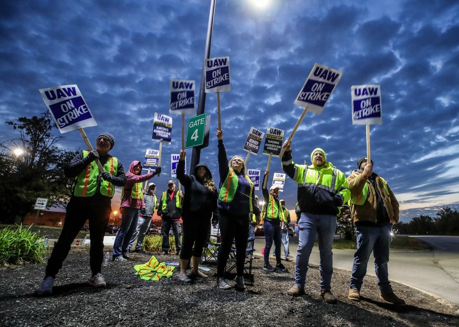 FILE - United Auto Workers members strike outside of Ford's Kentucky Truck Plant in Louisville, Ky. on Oct. 12, 2023. (Michael Clevenger/Courier Journal via AP, File)