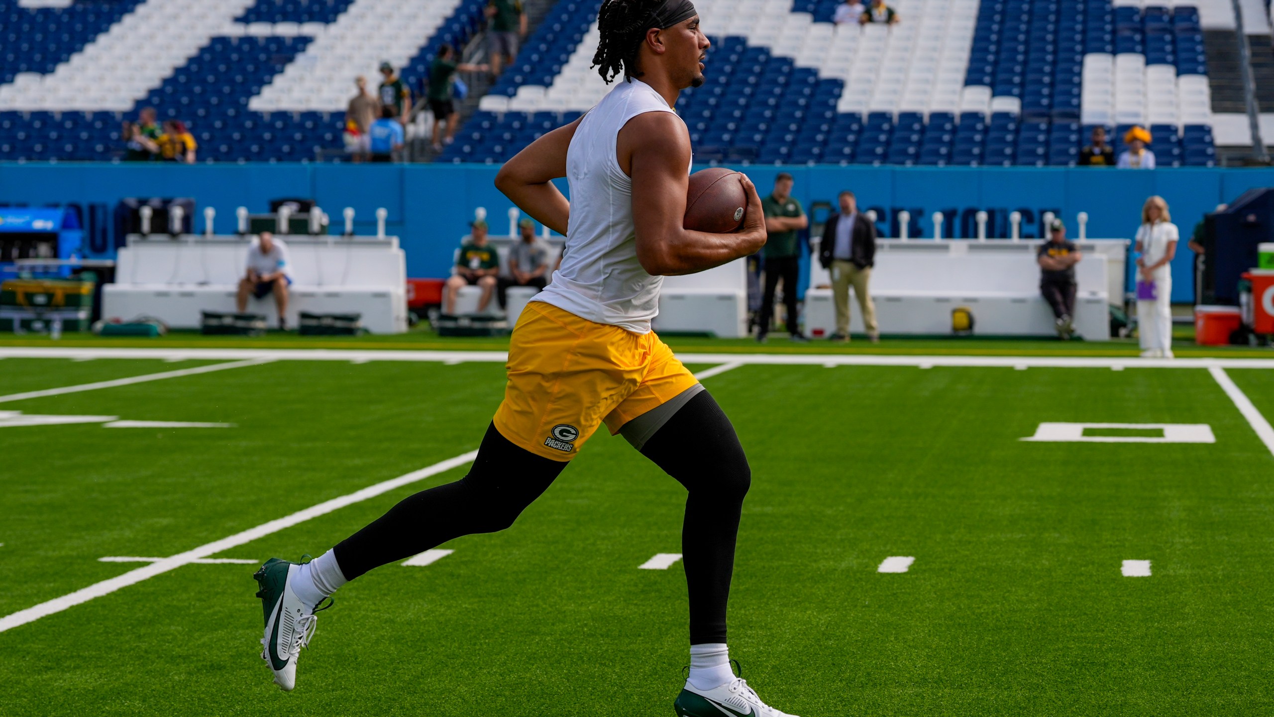 Green Bay Packers' Jordan Love runs before an NFL football game against the Tennessee Titans Sunday, Sept. 22, 2024, in Nashville, Tenn. (AP Photo/George Walker IV)