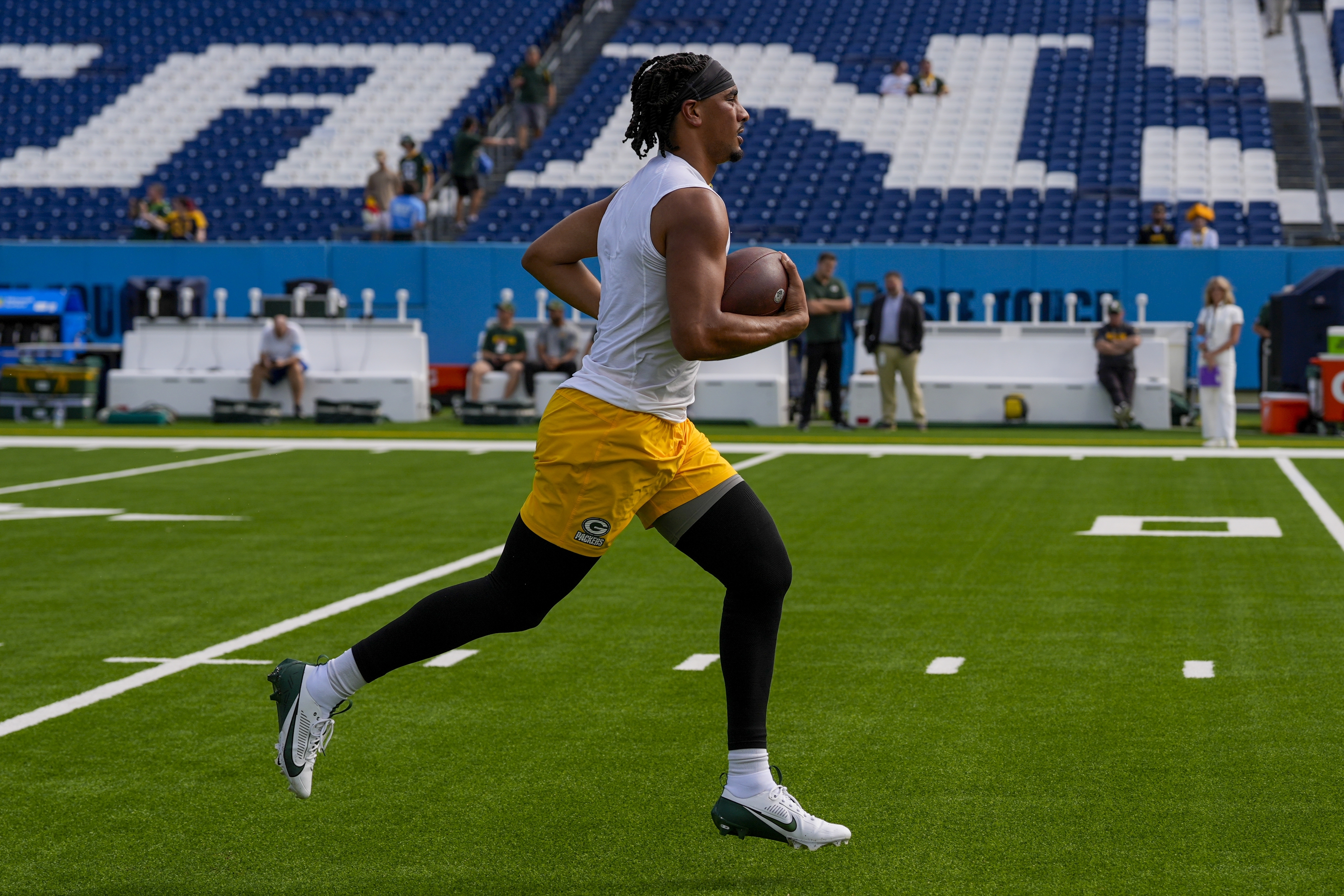 Green Bay Packers' Jordan Love runs before an NFL football game against the Tennessee Titans Sunday, Sept. 22, 2024, in Nashville, Tenn. (AP Photo/George Walker IV)