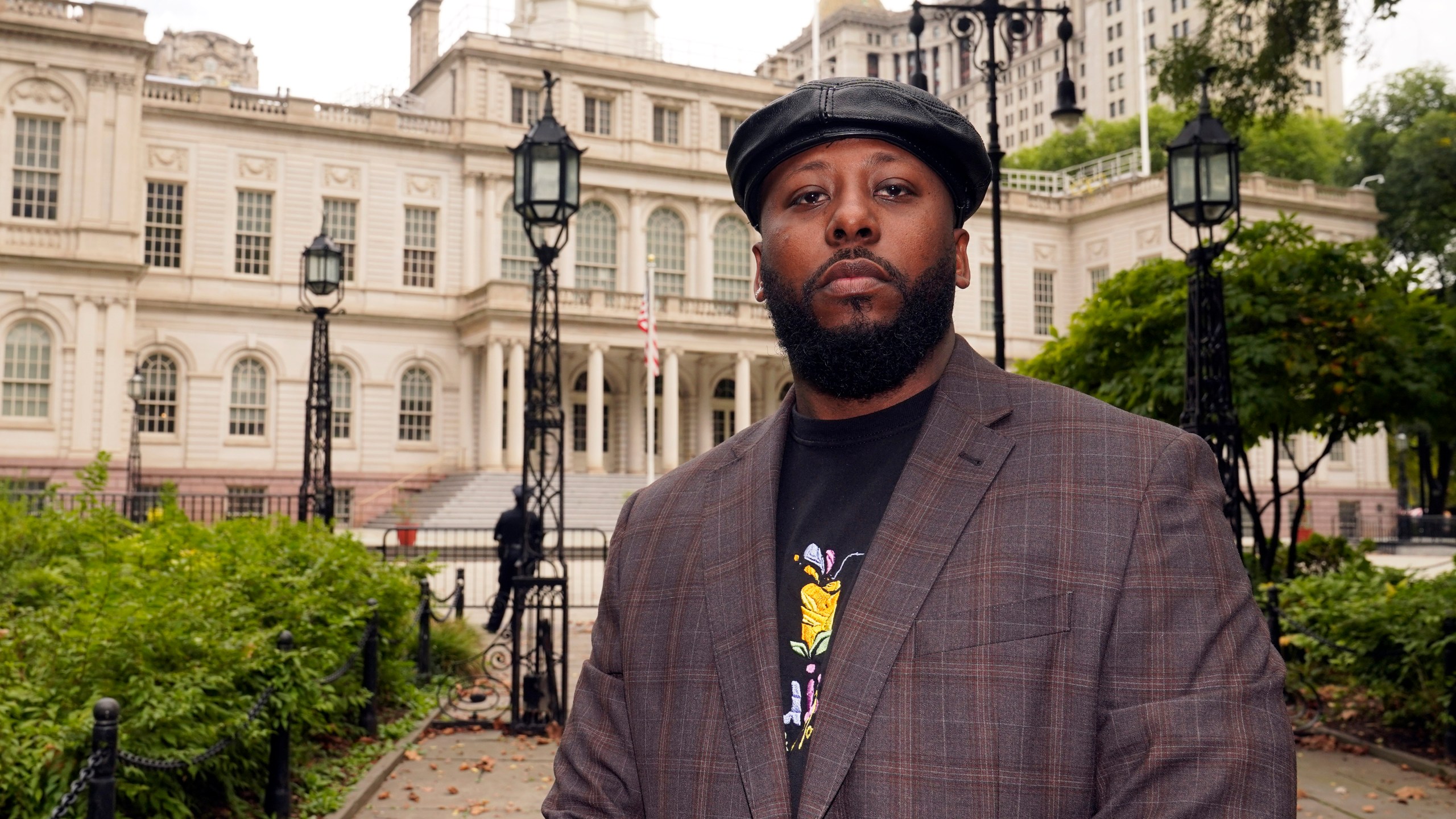 Shamel Kelly poses after a news conference in New York's City Hall Park, Tuesday, Oct. 1, 2024. (AP Photo/Richard Drew)