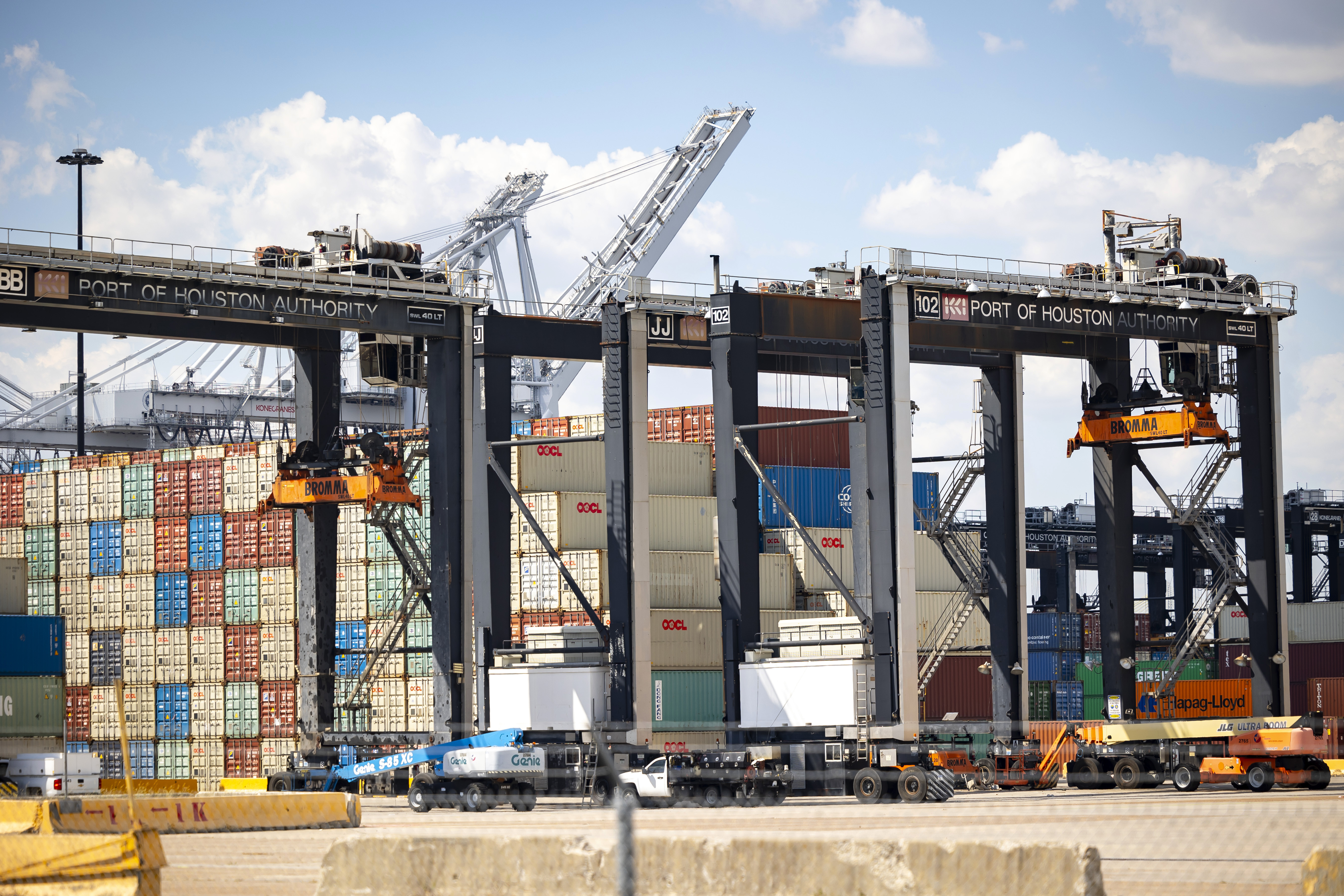 Work is completely stopped at the Barbours Cut Container Terminal during the first day of a dockworkers strike on Tuesday, Oct. 1, 2024, in Houston. (AP Photo/Annie Mulligan)