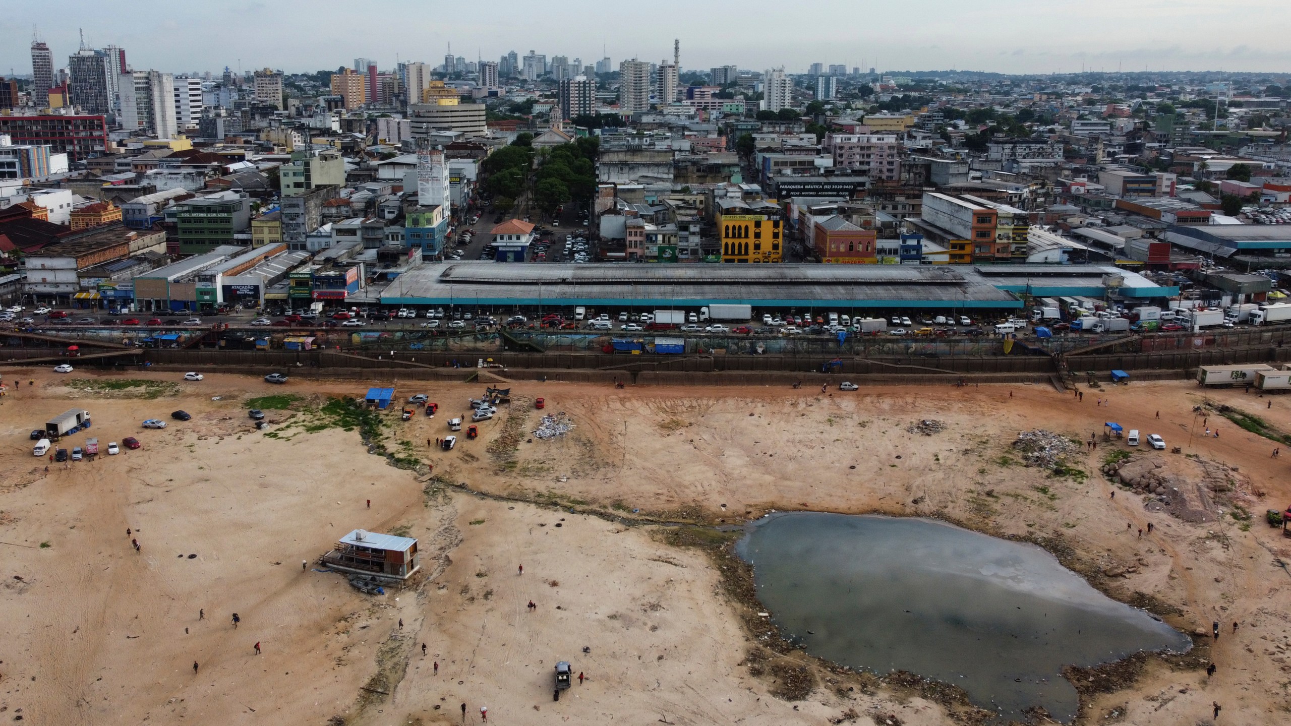 A part of the Negro River is dry at the port in Manaus, Amazonas state, Brazil, Friday, Oct. 4, 2024, amid severe drought. (AP Photo/Edmar Barros)