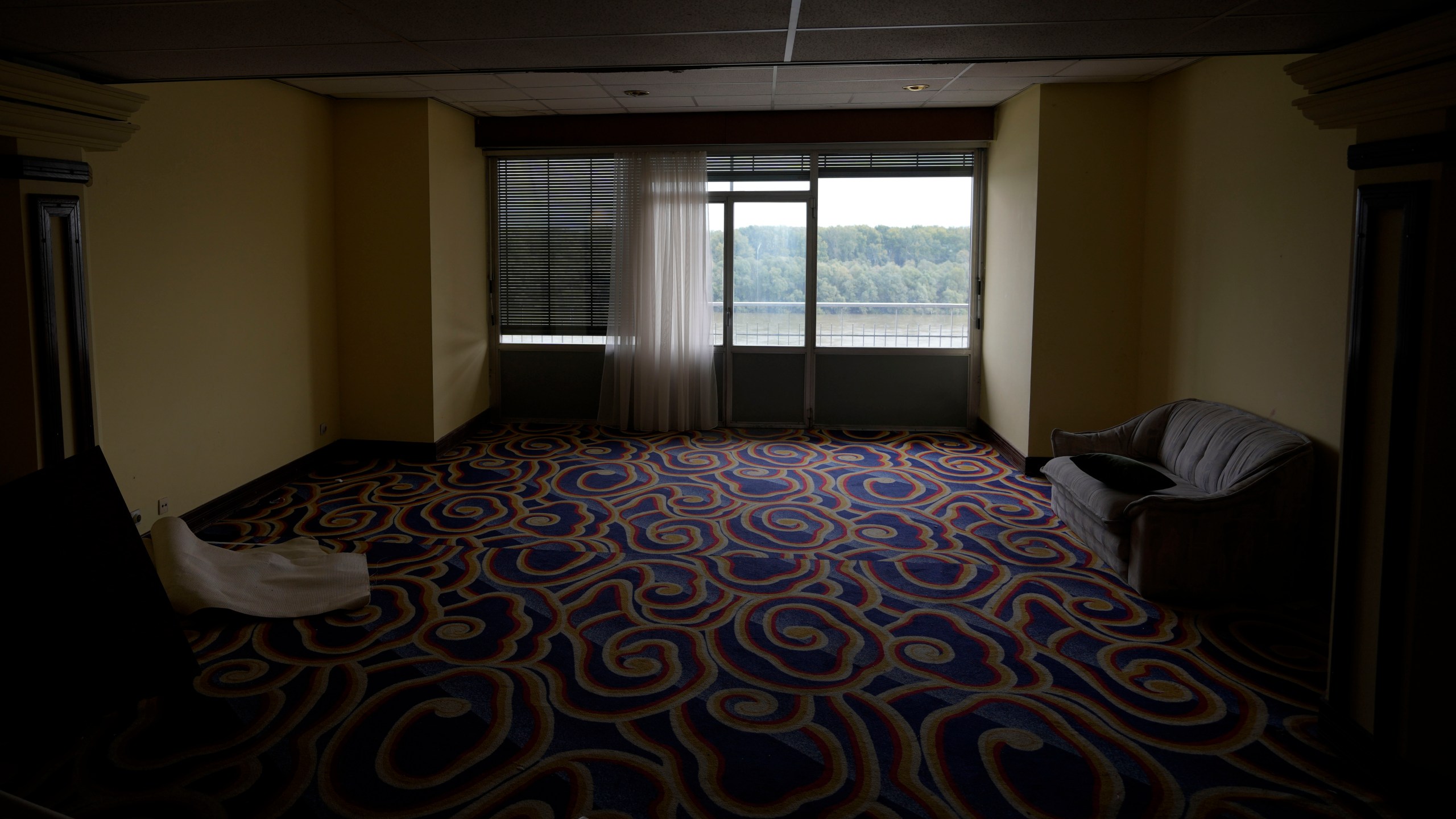 A view of a room at Hotel Yugoslavia, once a symbol of progress in the former socialist state of Yugoslavia that broke apart in the 1990s and a favorite gathering place for local residents as well as world leaders, in Belgrade, Serbia, Thursday, Oct. 3, 2024. (AP Photo/Darko Vojinovic)