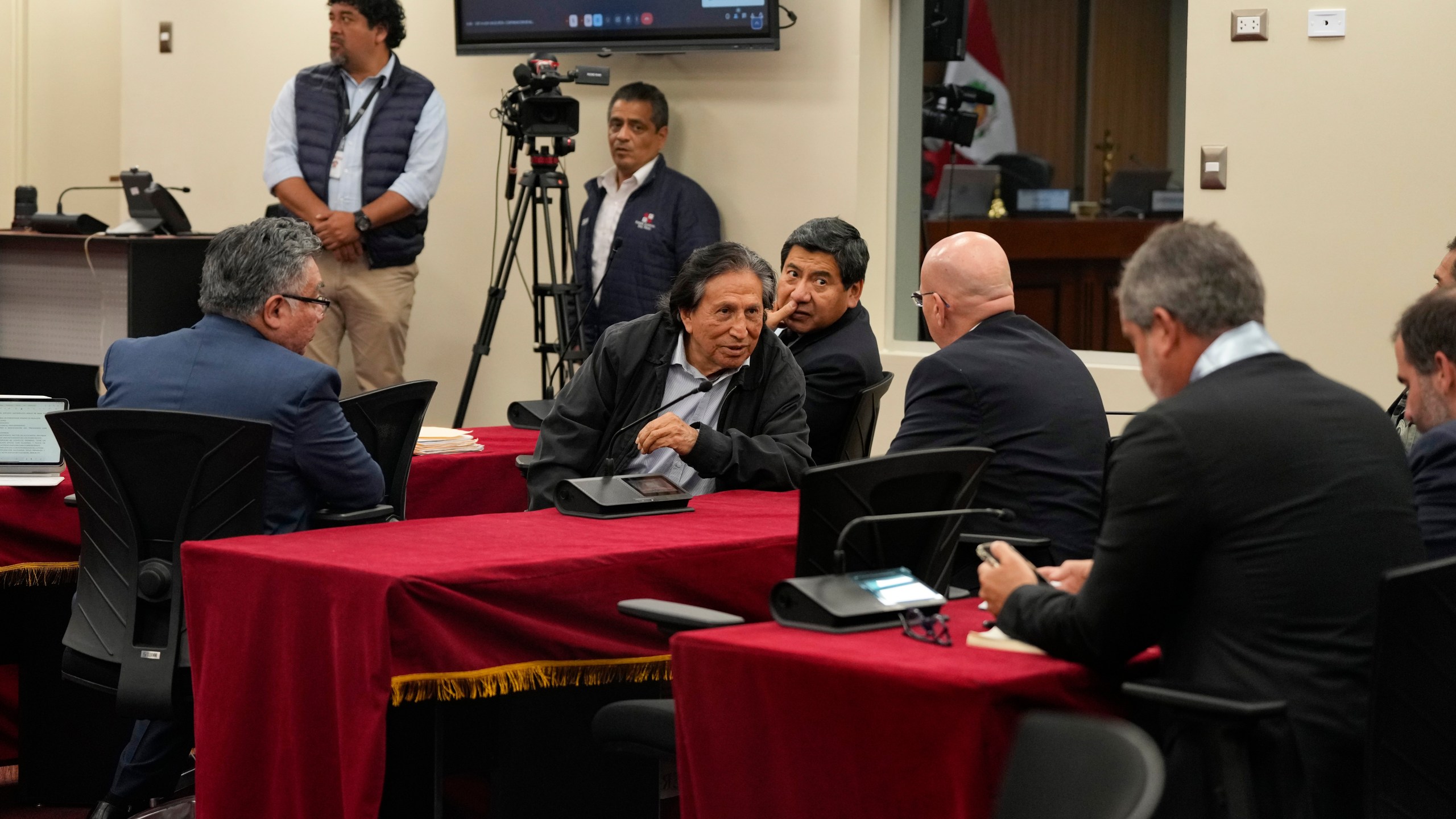 Peruvian former President Alejandro Toledo attends a court session where the judge will rule in his corruption case in Lima, Peru, Monday, Oct. 21, 2024. (AP Photo/Guadalupe Pardo)