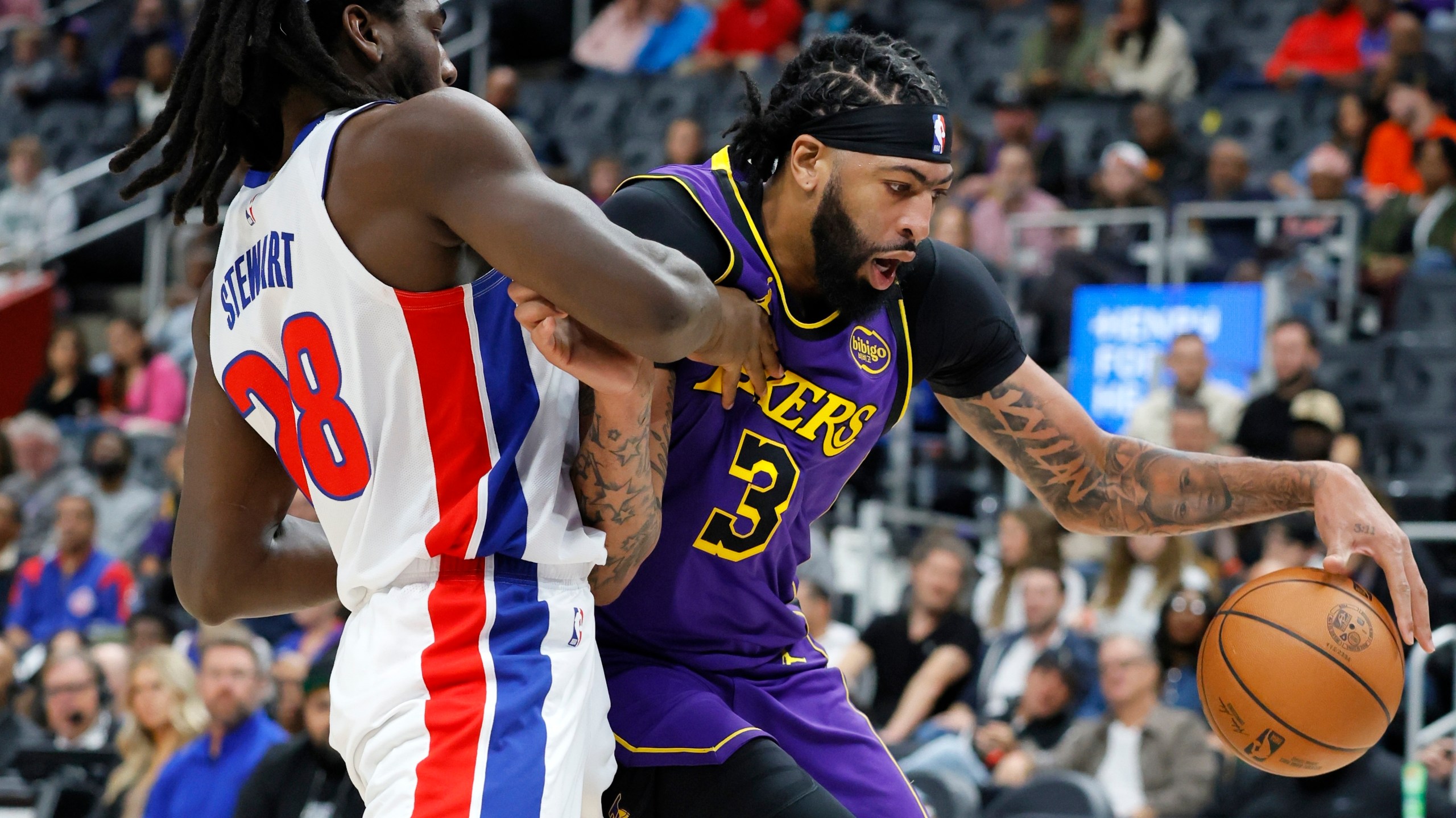 Detroit Pistons center Isaiah Stewart (28) guards Los Angeles Lakers forward Anthony Davis (3) during the first half of an NBA basketball game Monday, Nov. 4, 2024, in Detroit. (AP Photo/Duane Burleson)