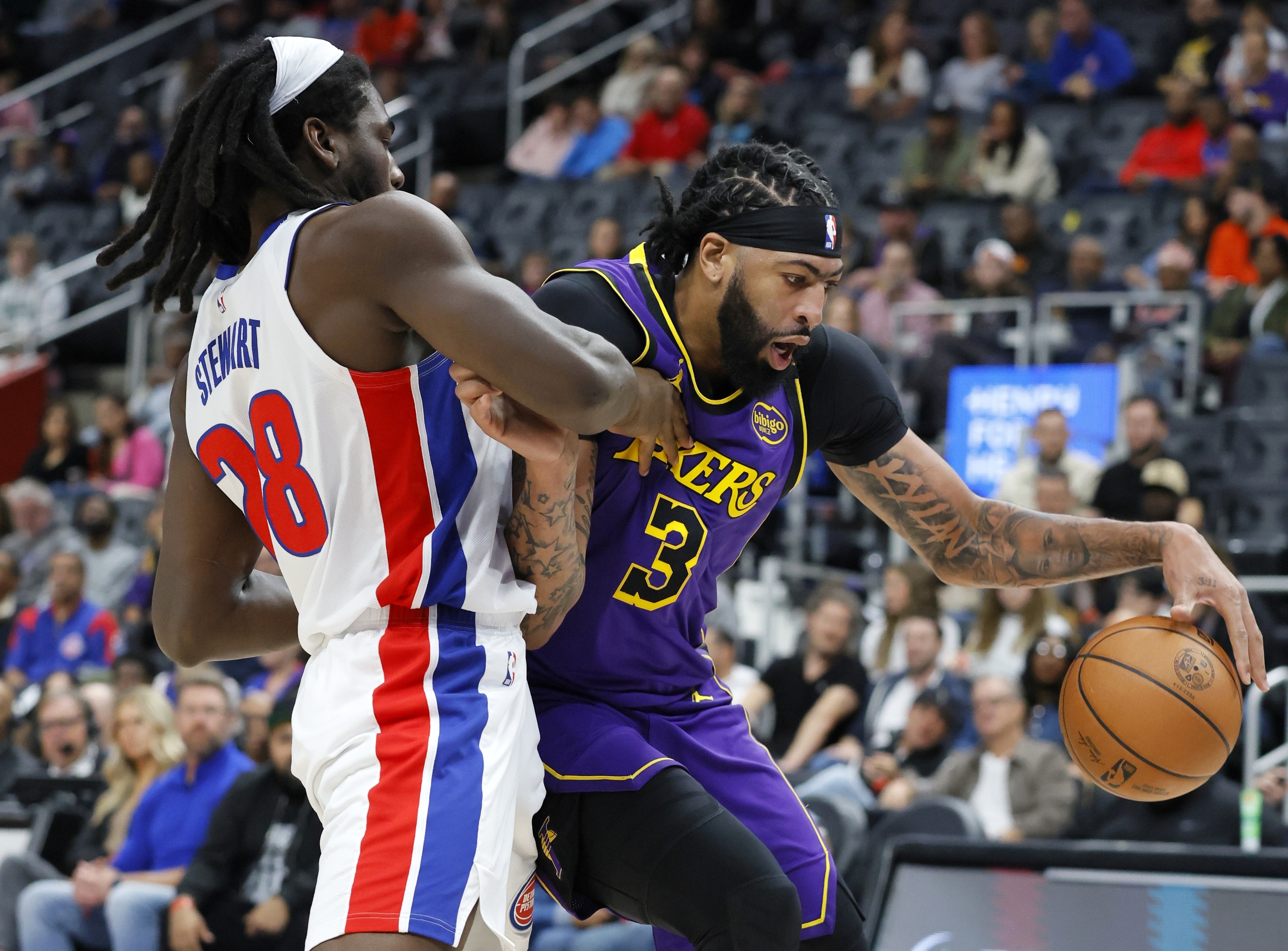 Detroit Pistons center Isaiah Stewart (28) guards Los Angeles Lakers forward Anthony Davis (3) during the first half of an NBA basketball game Monday, Nov. 4, 2024, in Detroit. (AP Photo/Duane Burleson)