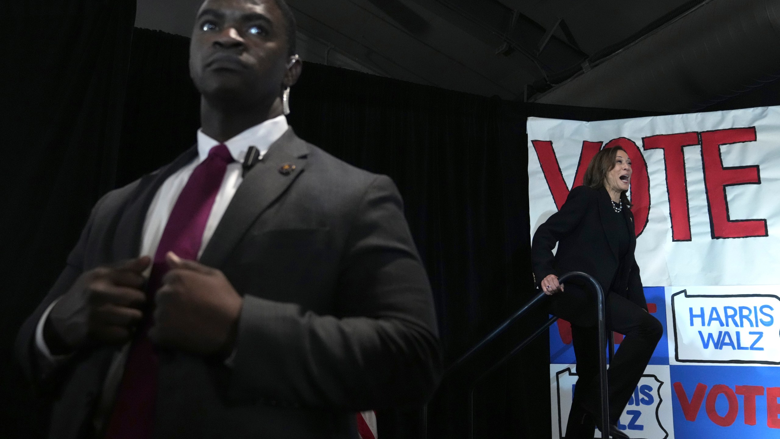 A member of the Secret Service looks on as Democratic presidential nominee Vice President Kamala Harris arrives to speak during a campaign event at Montage Mountain Resort in Scranton, Pa., Monday, Nov. 4, 2024. (AP Photo/Jacquelyn Martin)