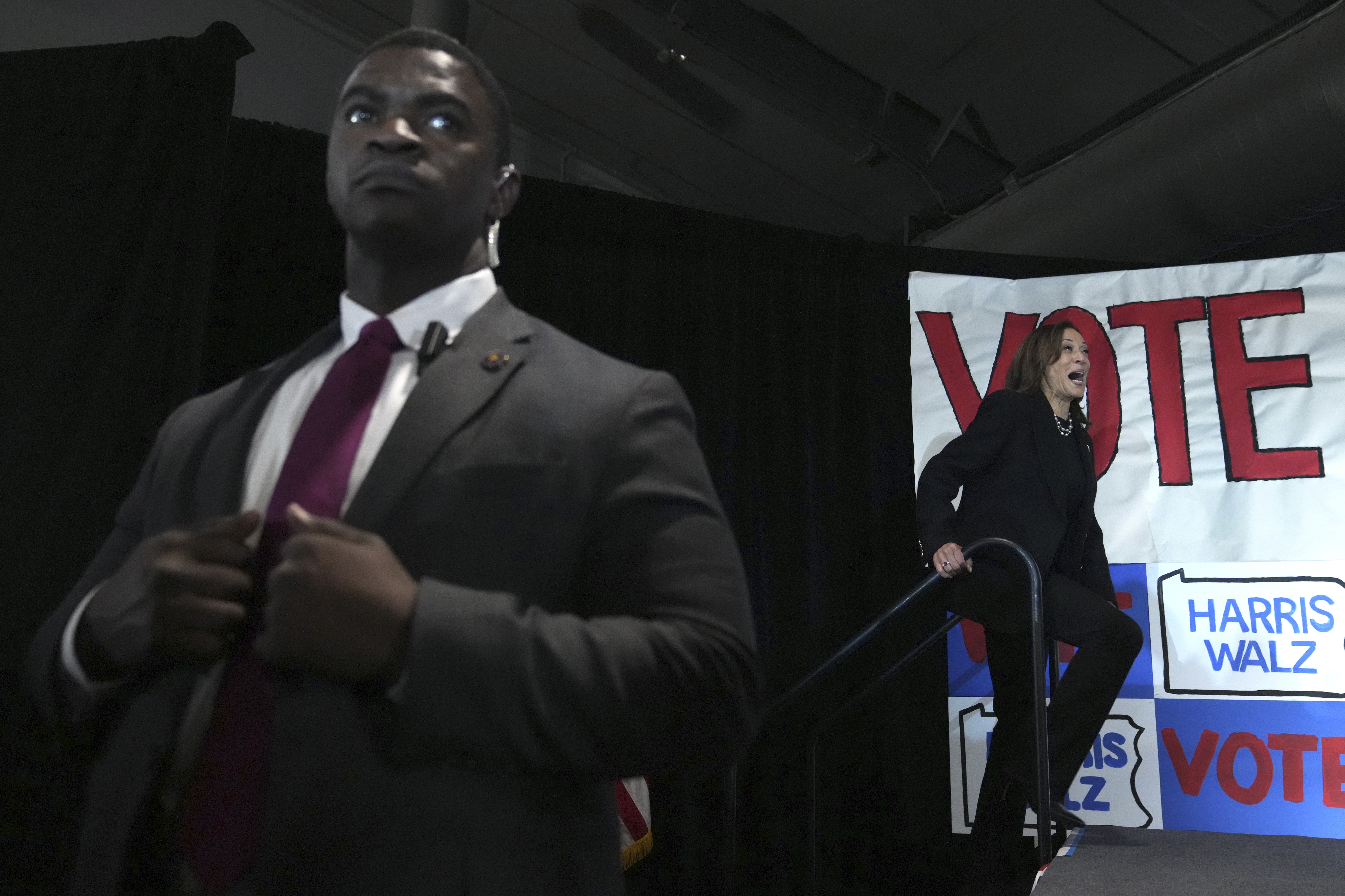 A member of the Secret Service looks on as Democratic presidential nominee Vice President Kamala Harris arrives to speak during a campaign event at Montage Mountain Resort in Scranton, Pa., Monday, Nov. 4, 2024. (AP Photo/Jacquelyn Martin)