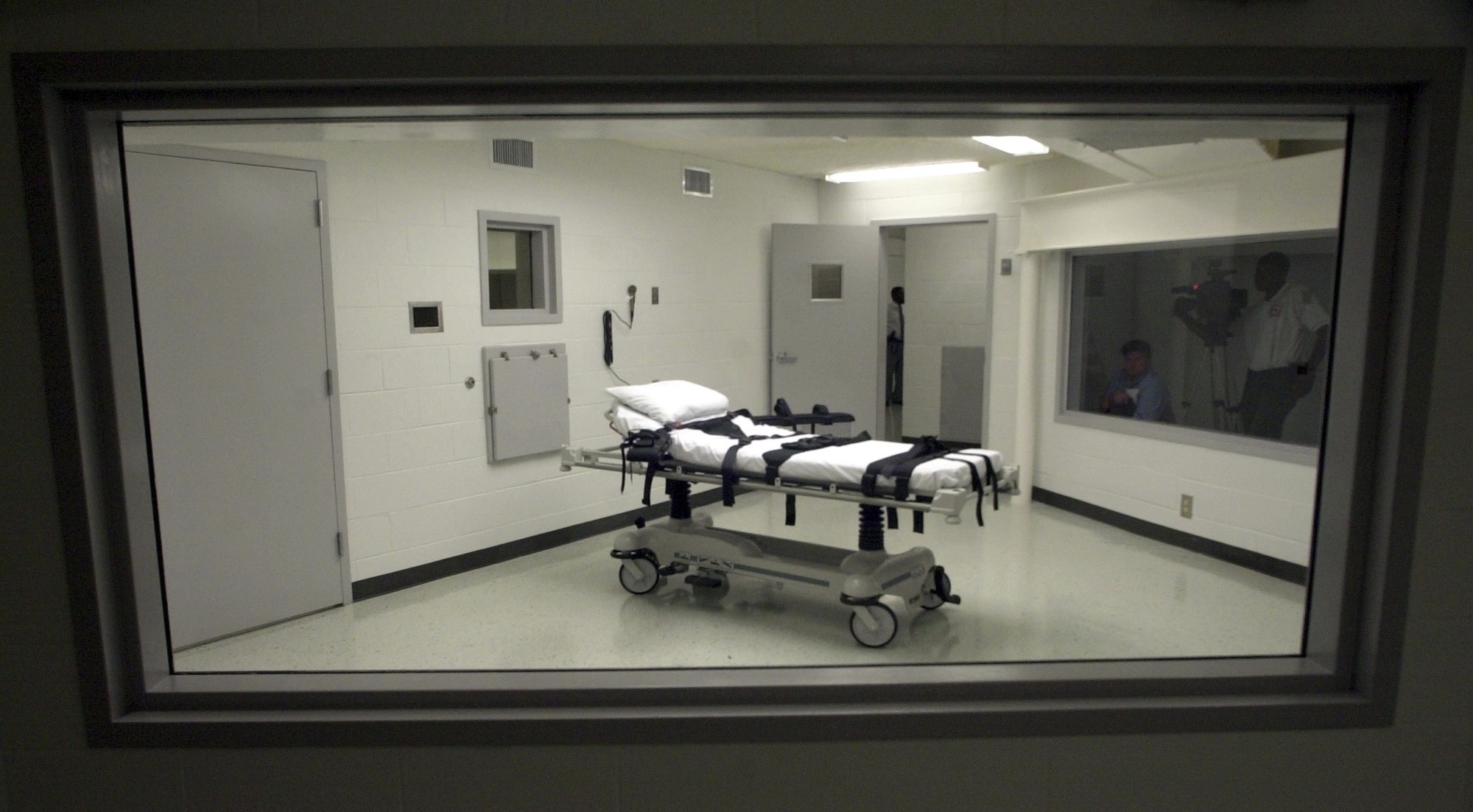 FILE- Alabama's lethal injection chamber at the Holman Correctional Facility in Atmore, Ala., is pictured, Oct. 7, 2002. (AP Photo/Dave Martin, File)