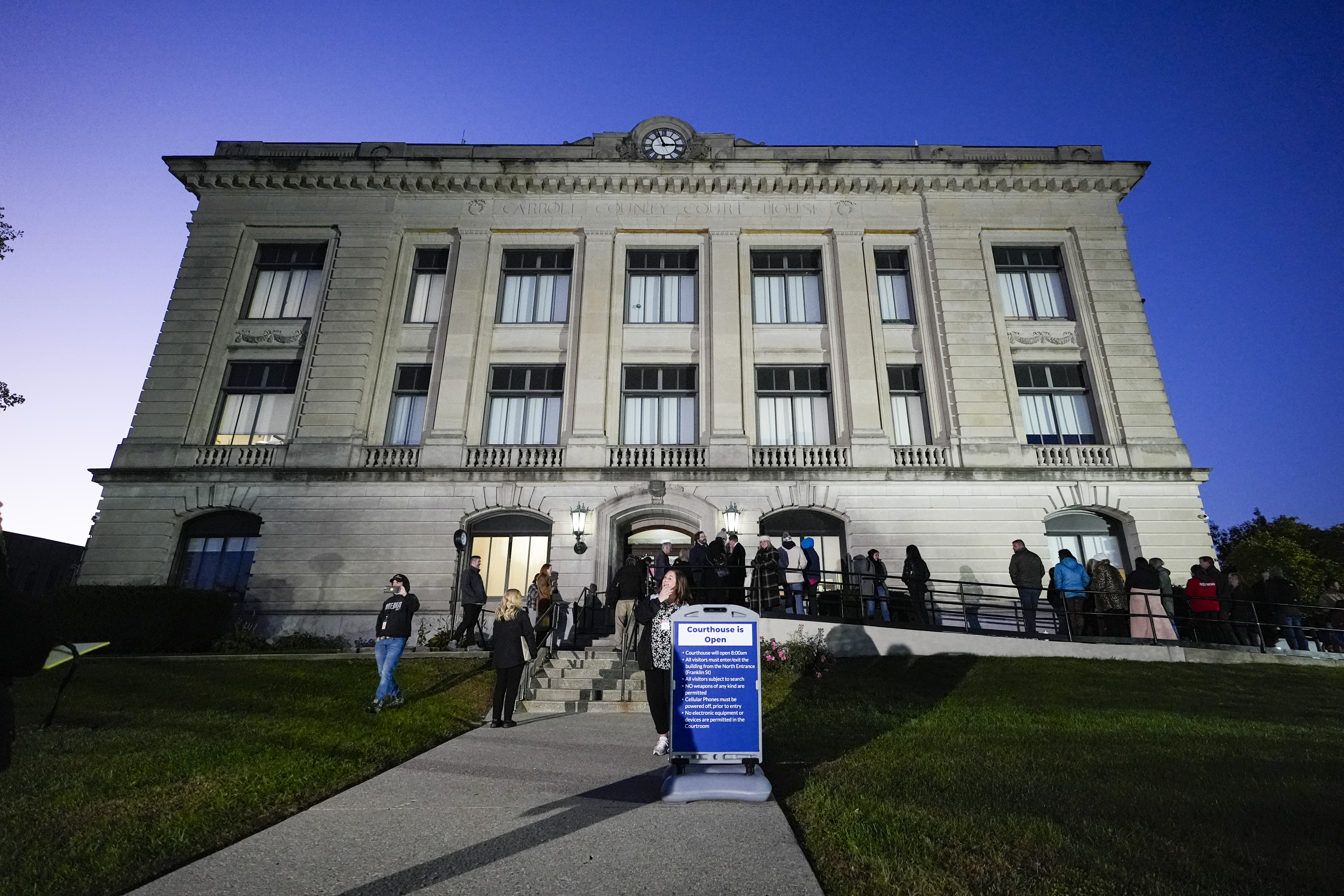 Spectators line up to enter the Carroll County Courthouse for the trail of Richard Allen, accused of the slayings of two teenage girls in 2017, is set to begin in Delphi, Ind., Friday, Oct. 18, 2024. (AP Photo/Michael Conroy)