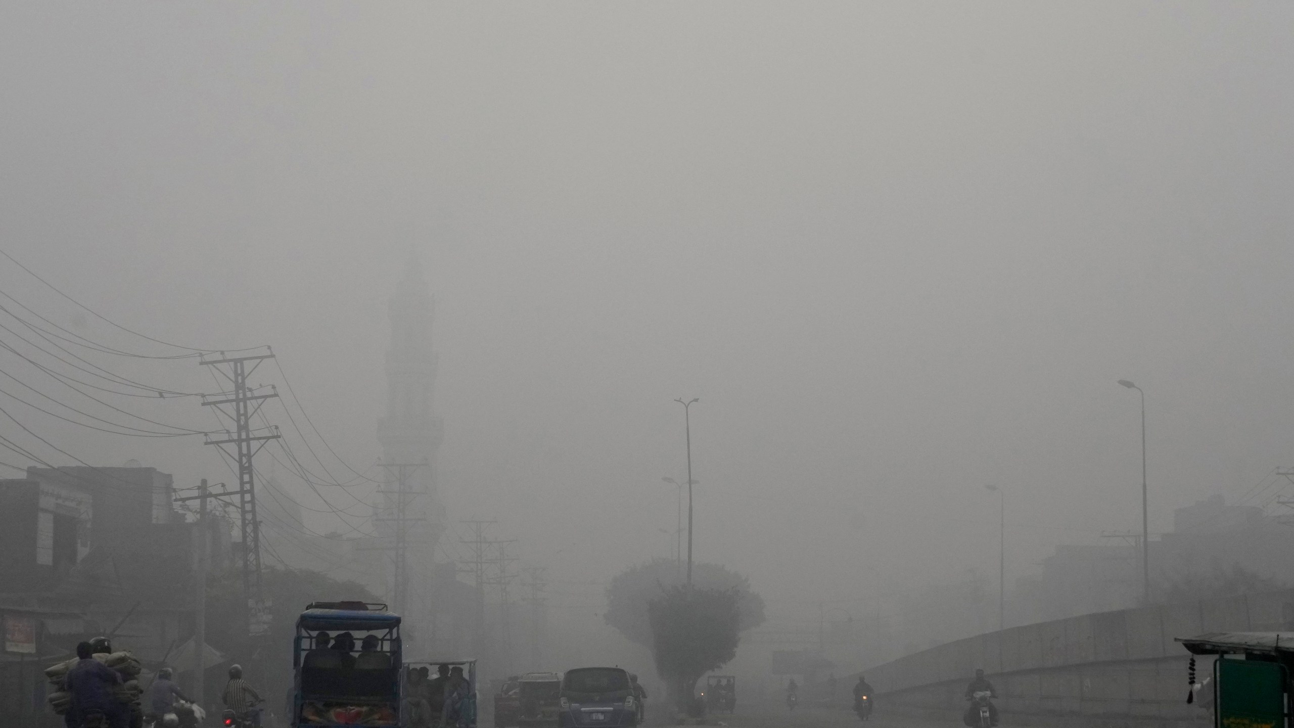 Smog envelops an area in the morning in Lahore, Pakistan, Friday, Nov. 8, 2024. (AP Photo/K.M. Chaudary)