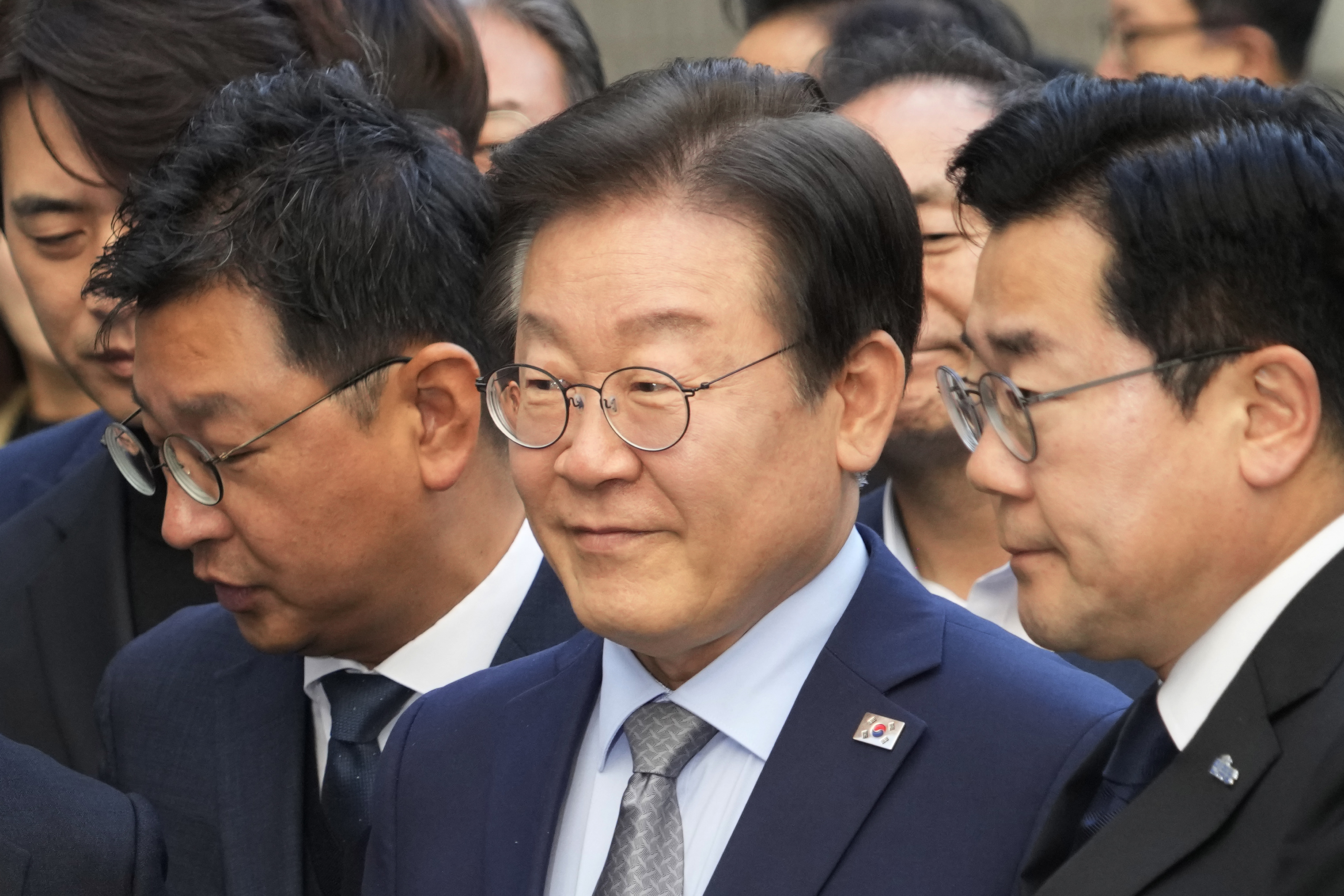 South Korea's main opposition Democratic Party leader Lee Jae-myung, center, arrives at the Seoul Central District Court in Seoul, South Korea, Friday, Nov. 15 2024. (AP Photo/Ahn Young-joon)