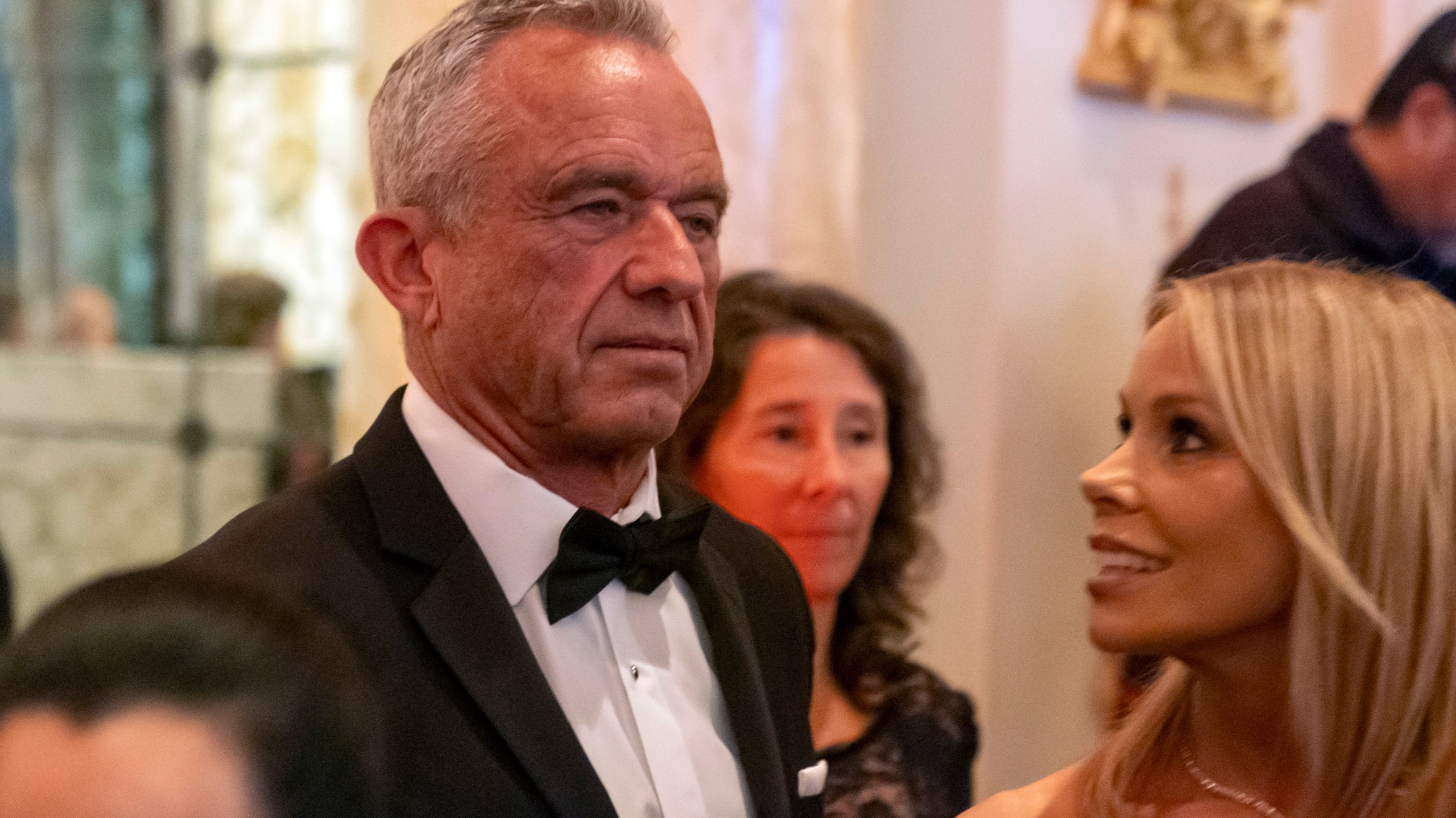 Robert F. Kennedy Jr., and his wife Cheryl Hines arrive before President-elect Donald Trump speaks during an America First Policy Institute gala at his Mar-a-Lago estate, Thursday, Nov. 14, 2024, in Palm Beach, Fla. (AP Photo/Alex Brandon)