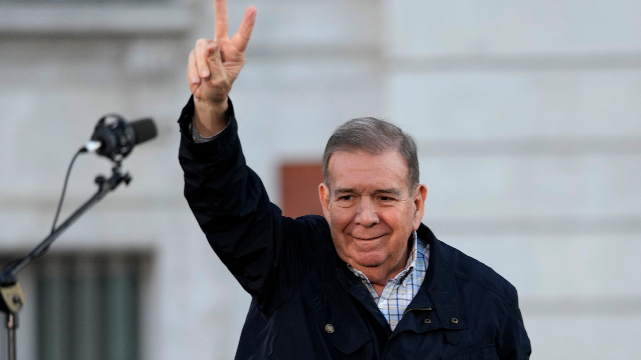 FILE - Venezuelan opposition leader Edmundo González waves to supporters at Puerta del Sol in downtown Madrid, Spain, Sept. 28, 2024. (AP Photo/Bernat Armangue, File)