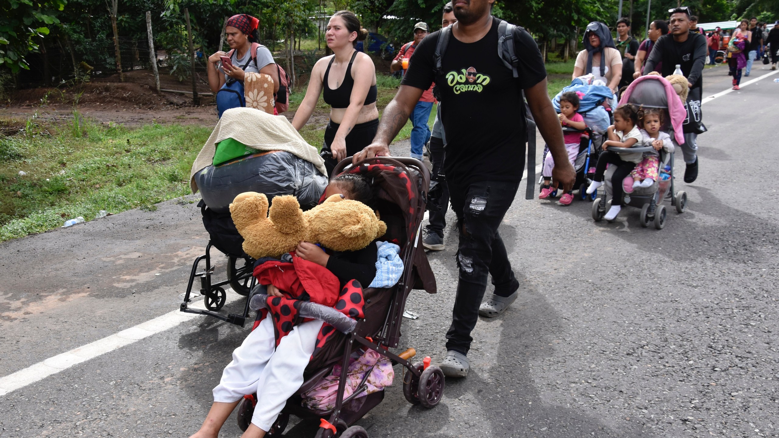 Migrants walk through Tapachula, Chiapas state, Mexico, Wednesday, Nov. 20, 2024, hoping to reach the U.S. border. (AP Photo/Edgar H. Clemente)