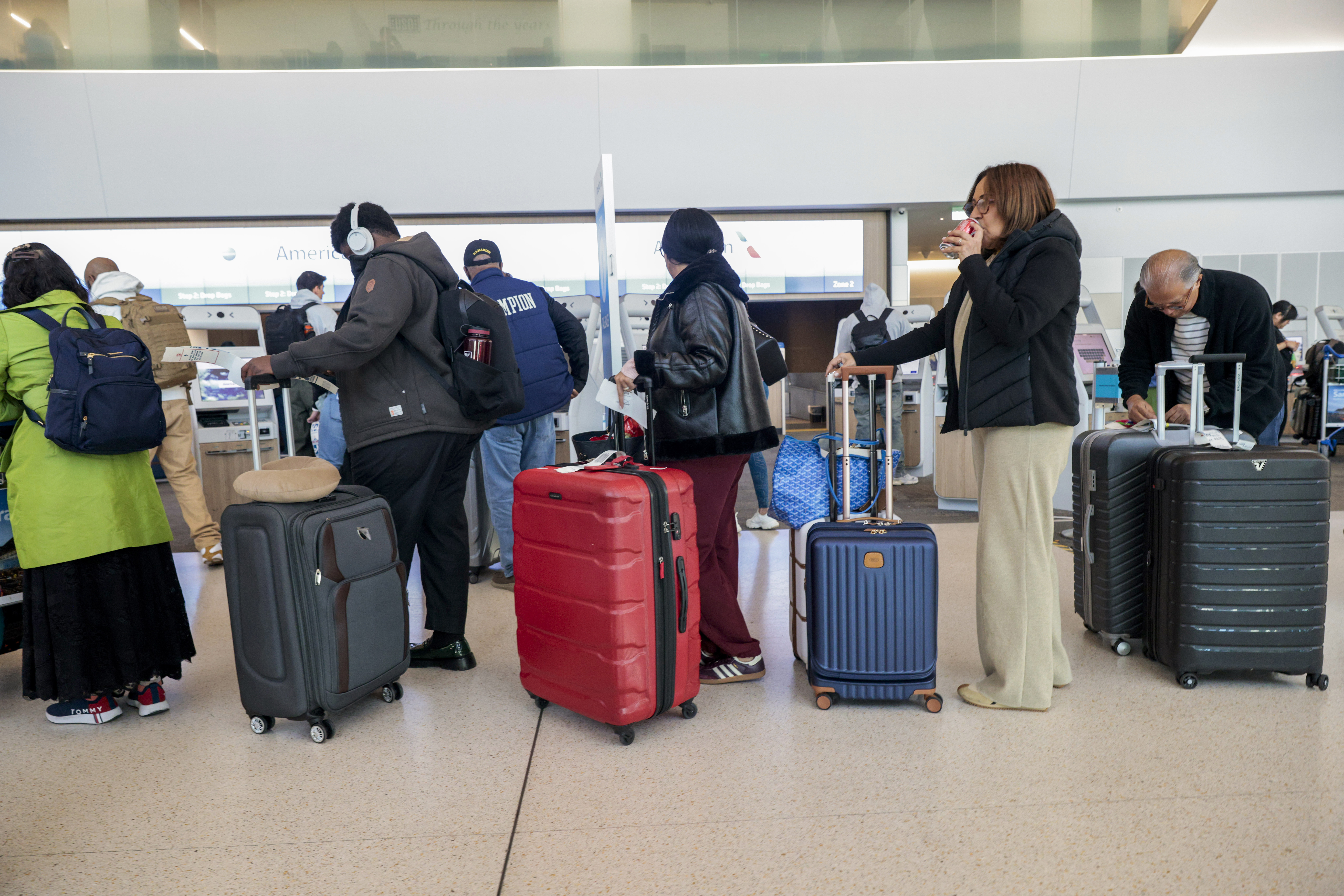 Travelers line up to check in their bags into San Francisco International Airport on Wednesday, Nov. 27, 2024. (Santiago Mejia/San Francisco Chronicle via AP)