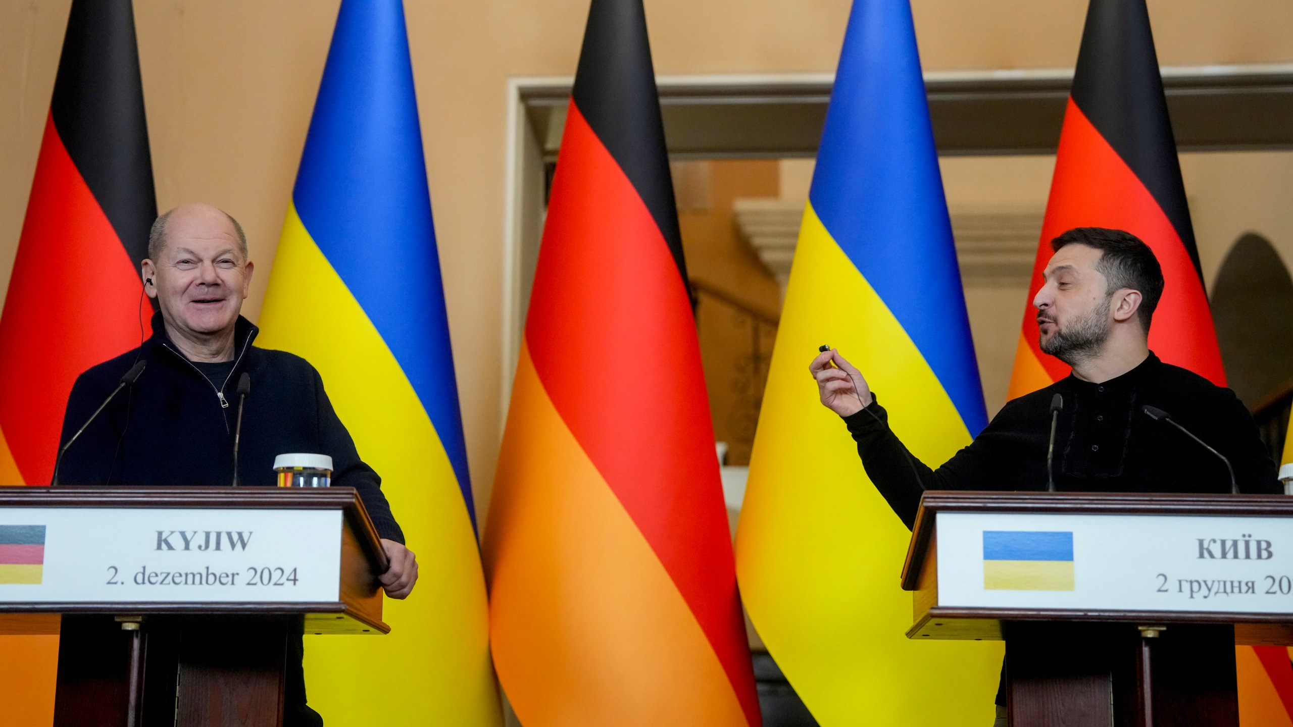 Ukraine's President Volodymyr Zelenskyy, right, and German Chancellor Olaf Scholz attend a press conference in Kyiv, Ukraine, Monday, Dec.2, 2024. (AP Photo/Evgeniy Maloletka)