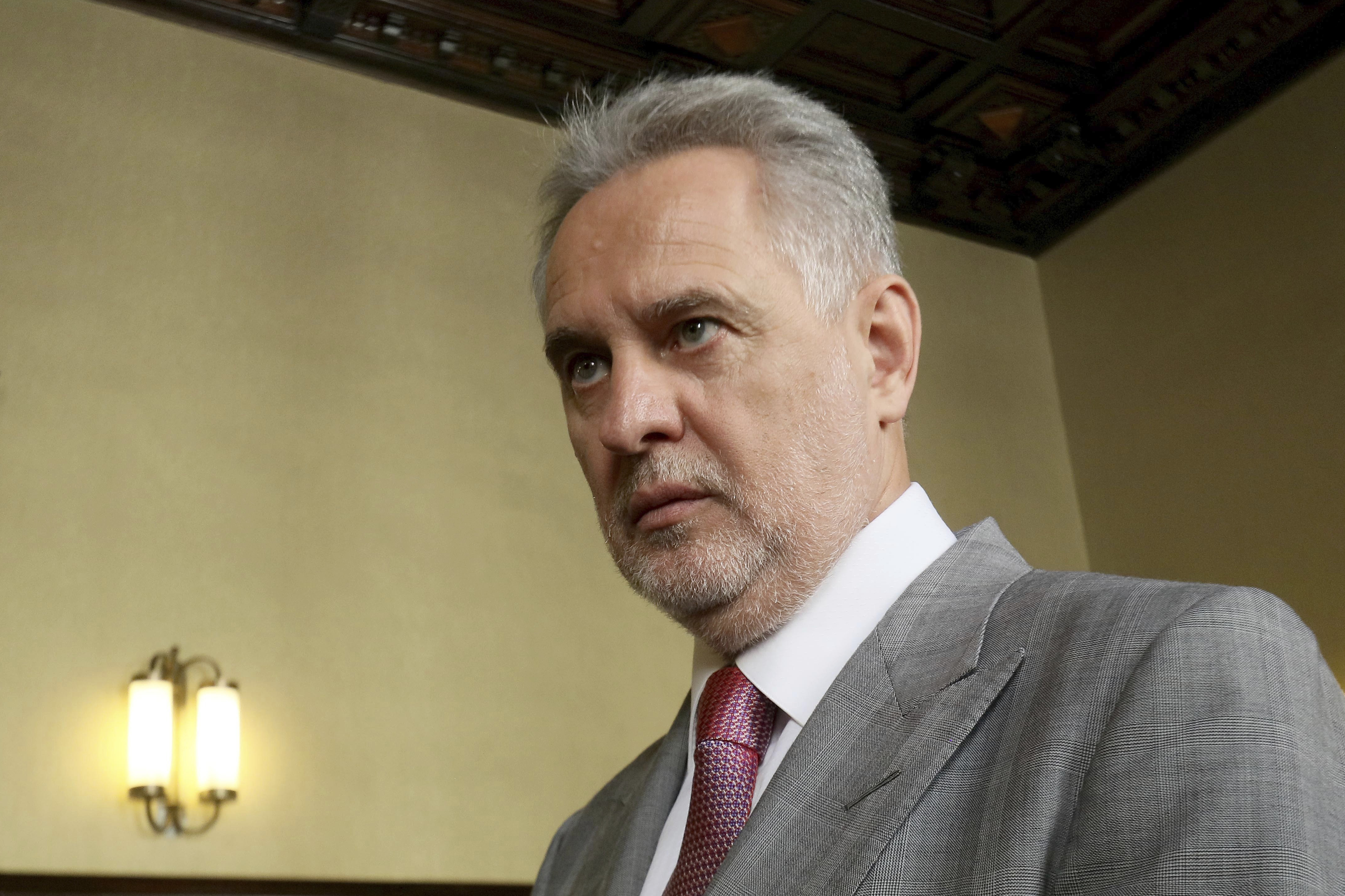 FILE - Ukrainian oligarch Dymitro Firtash waits for the start of his trial at the Austrian supreme court in Vienna, Austria, Tuesday, June 25, 2019. (AP Photo/Ronald Zak, file)