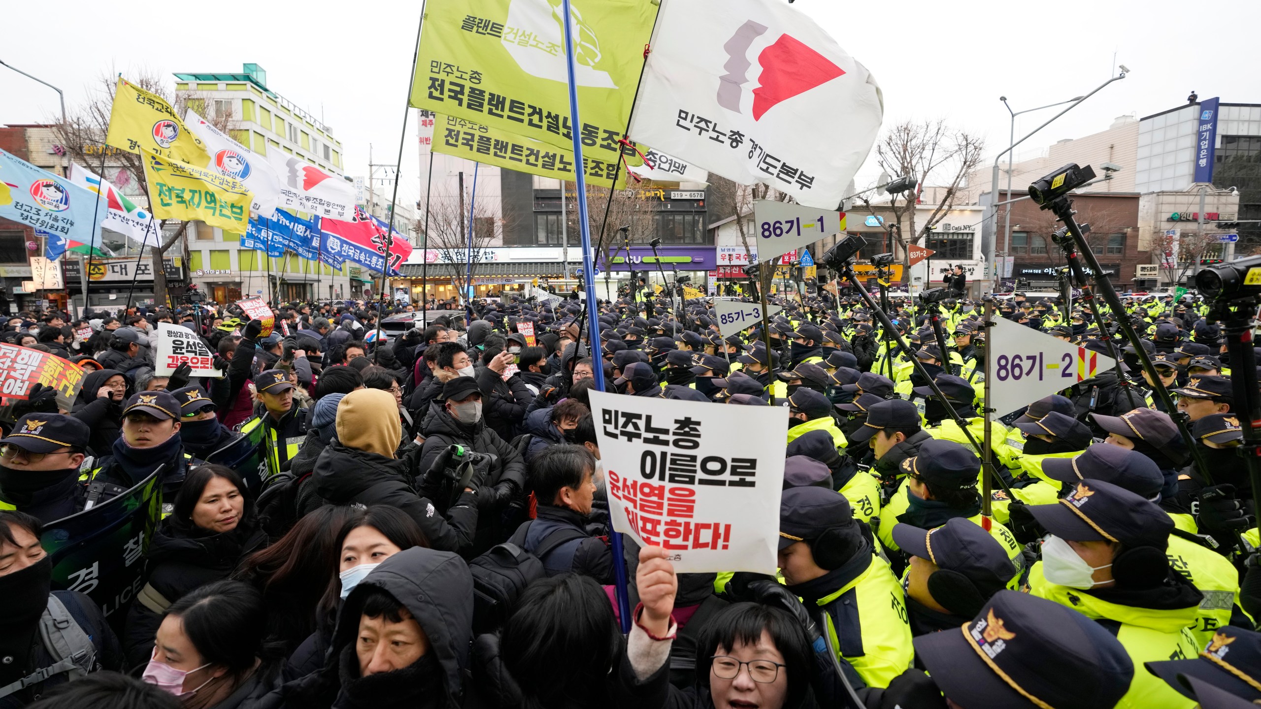 Protesters struggle with police officers as they march to the presidential office after a rally demanding South Korean President Yoon Suk Yeol's impeachment in Seoul, South Korea, Thursday, Dec. 12, 2024. (AP Photo/Ahn Young-joon)