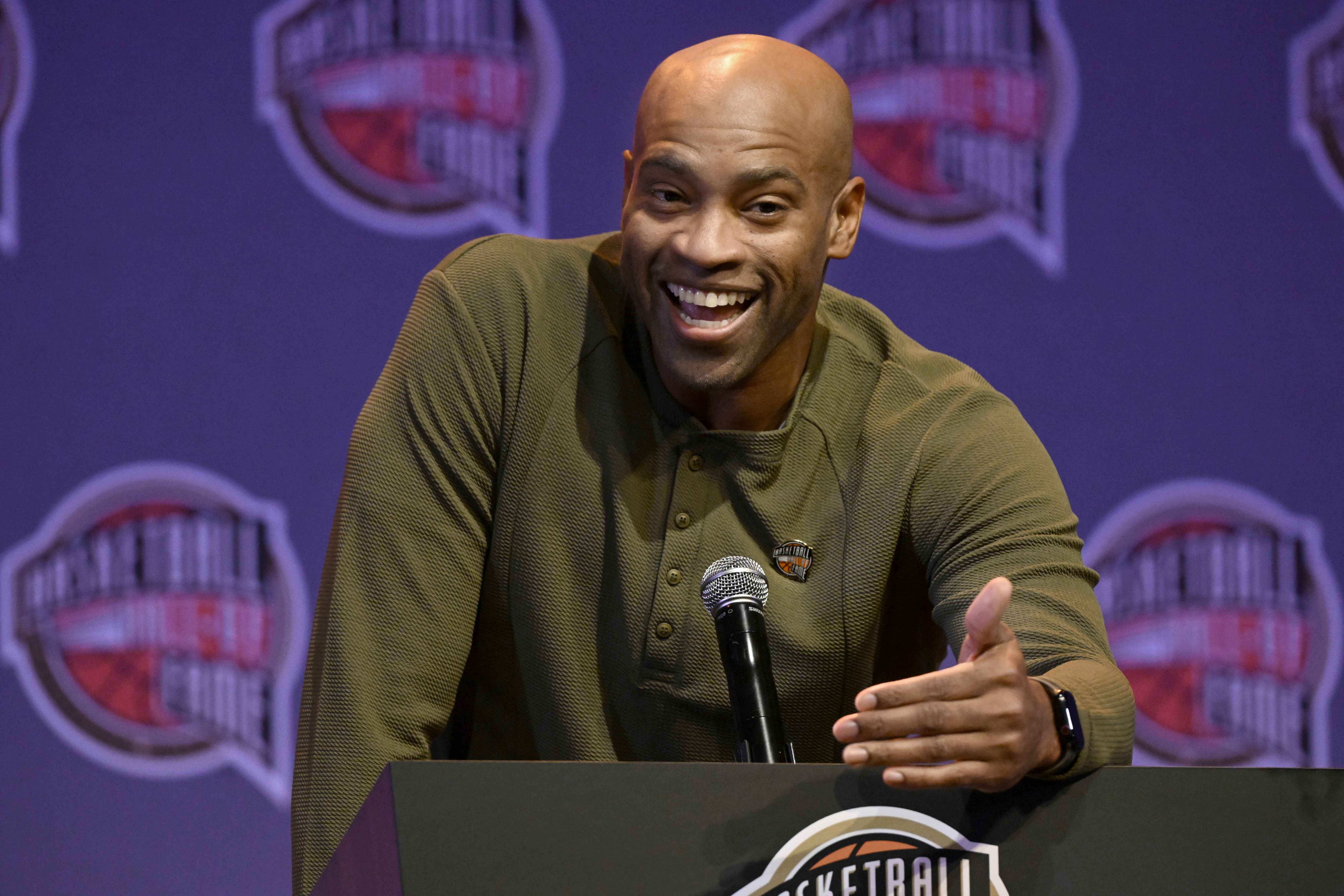 FILE FILE - Basketball Hall of Fame Class of 2024 inductee Vince Carter speaks at a hall of fame news conference at Mohegan Sun, Oct. 12, 2024, in Uncasville, Conn. (AP Photo/Jessica Hill, File)