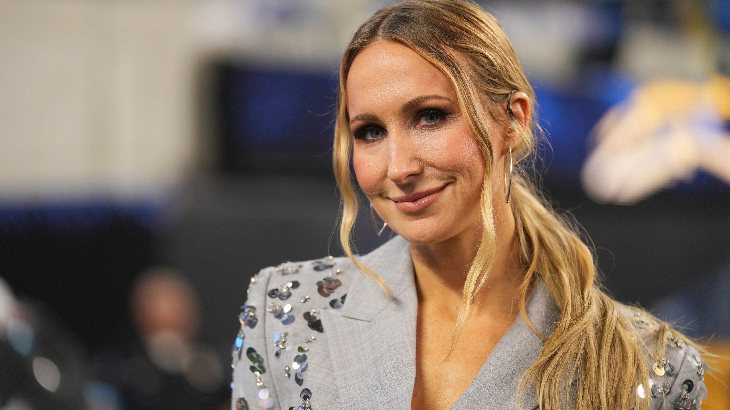 Nikki Glaser stands on the field after NFL football game between the Los Angeles Chargers and the Denver Broncos, Thursday, Dec. 19, 2024, in Inglewood, Calif. (AP Photo/Eric Thayer)