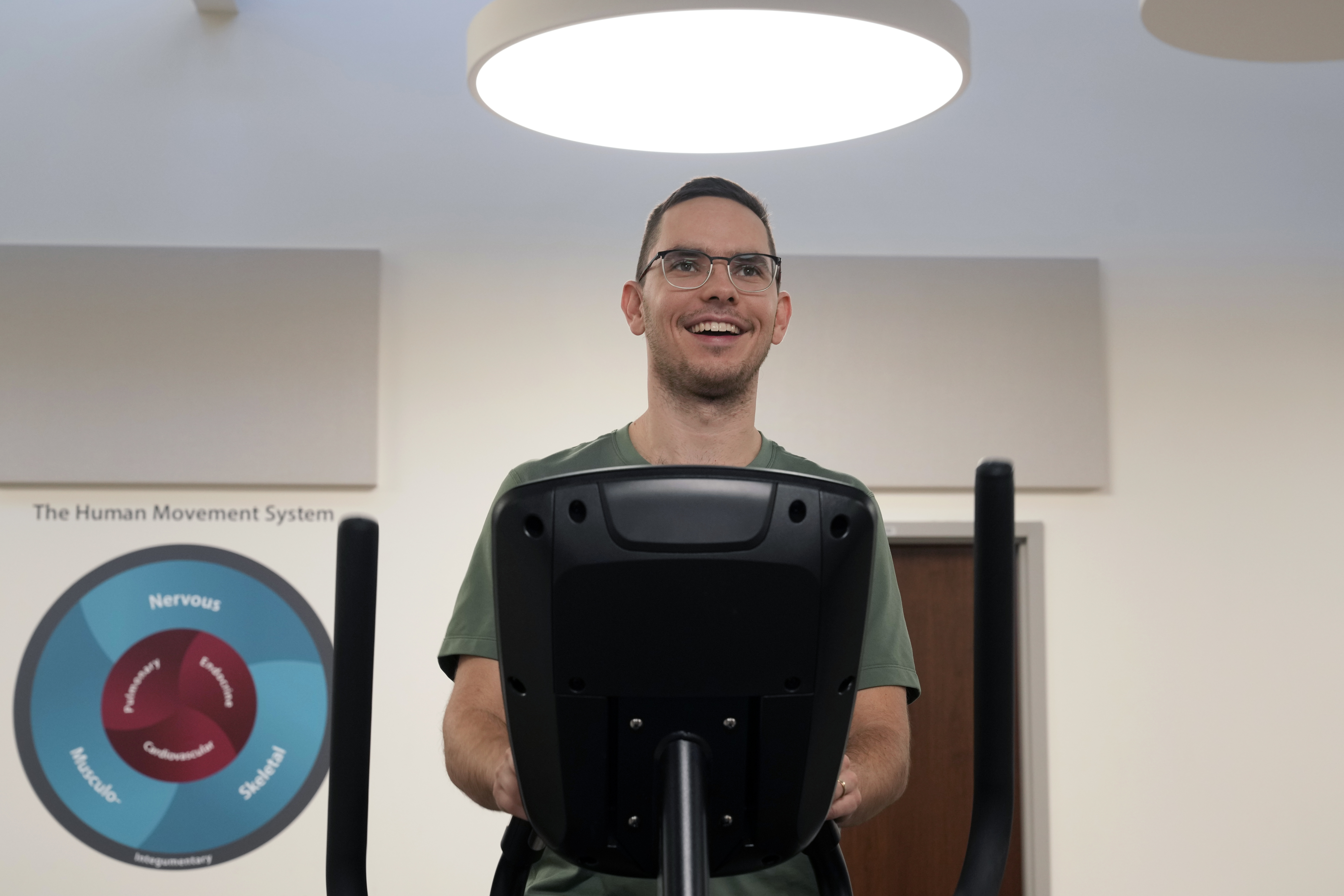 Jacob Bullard warms up on an elliptical machine while undergoing physical therapy at WashU, Monday, Dec. 16, 2024, in St. Louis. (AP Photo/Jeff Roberson)