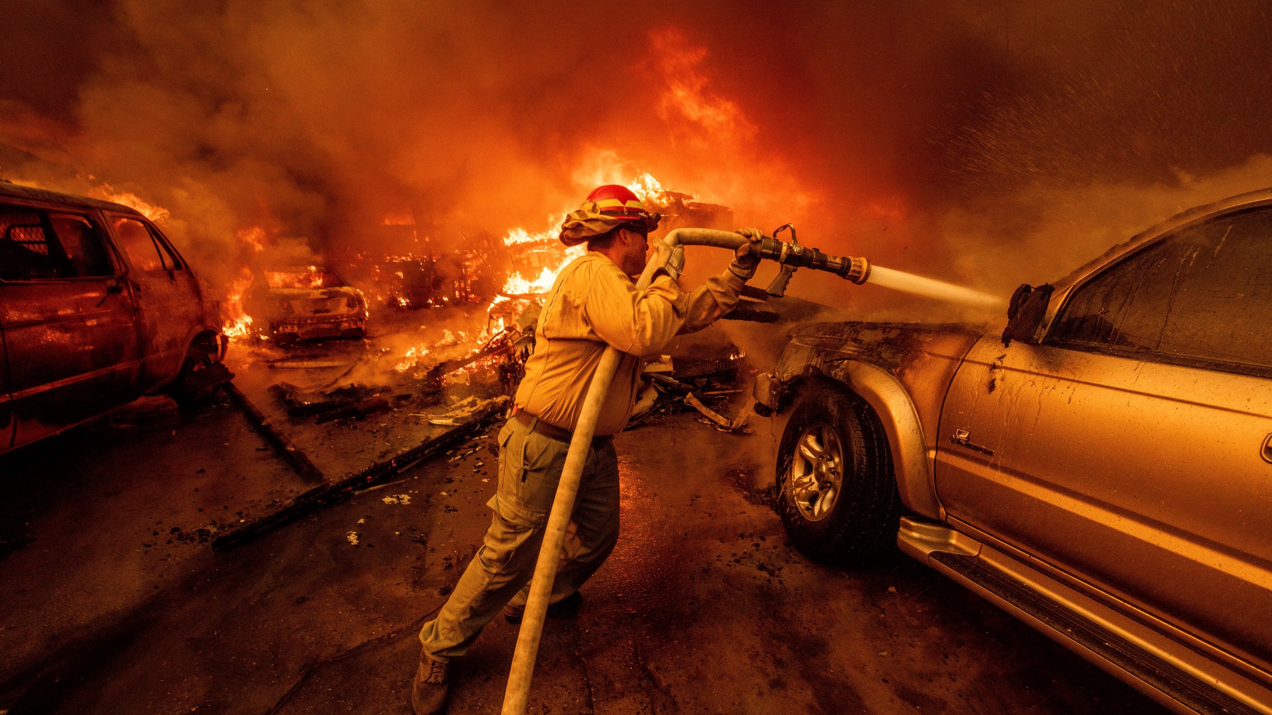 A firefighter battles the Eaton Fire Wednesday, Jan. 8, 2025 in Altadena, Calif. (AP Photo/Ethan Swope)