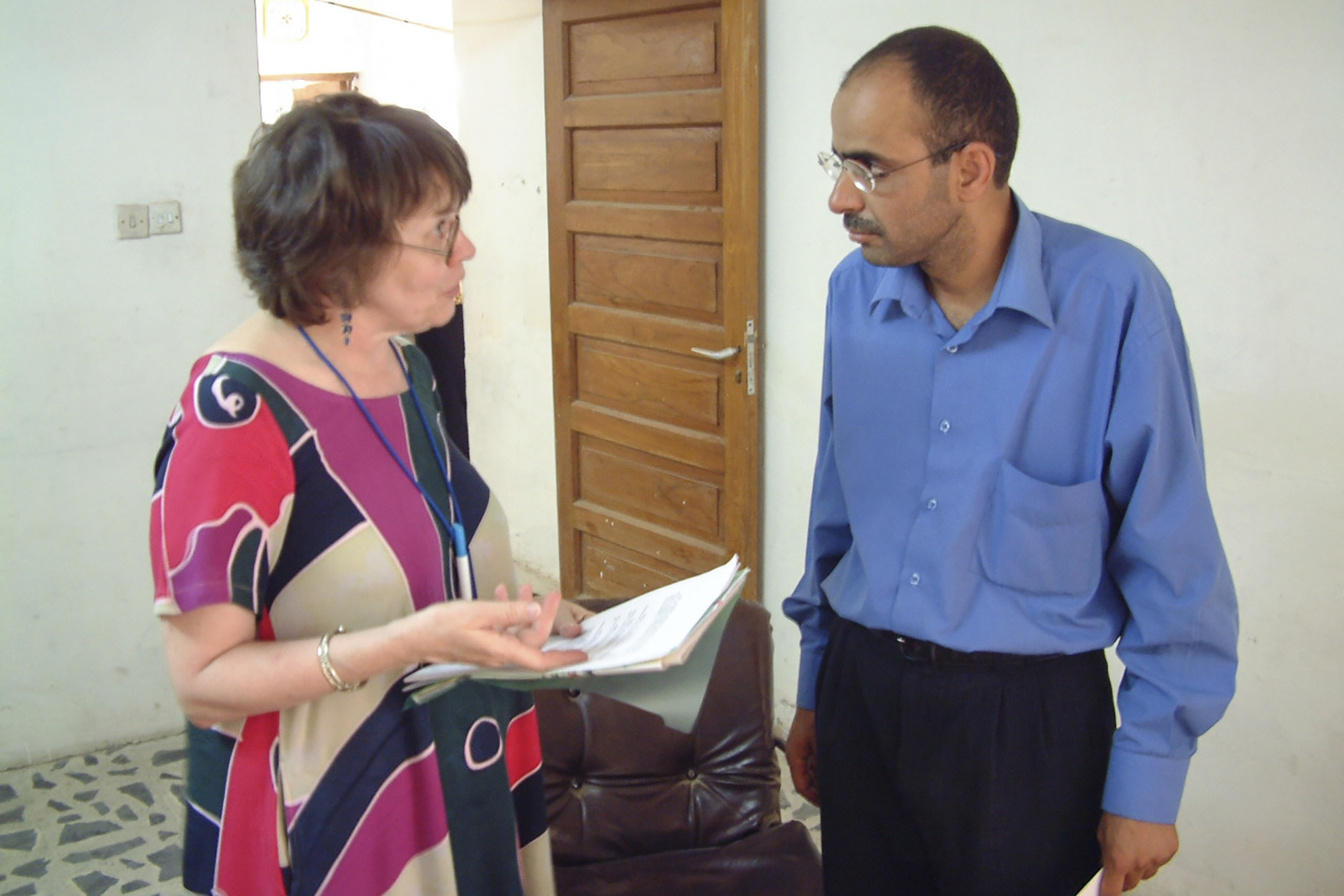 Earleen Fisher goes over a contract with a subscriber in Baghdad, Iraq, May 26, 2003. (AP Photo/Ted Anthony)